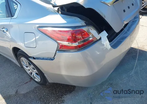 2015 Nissan Altima 2.5 S из США, поврежденный, VIN 1N4AL3AP9FN373130